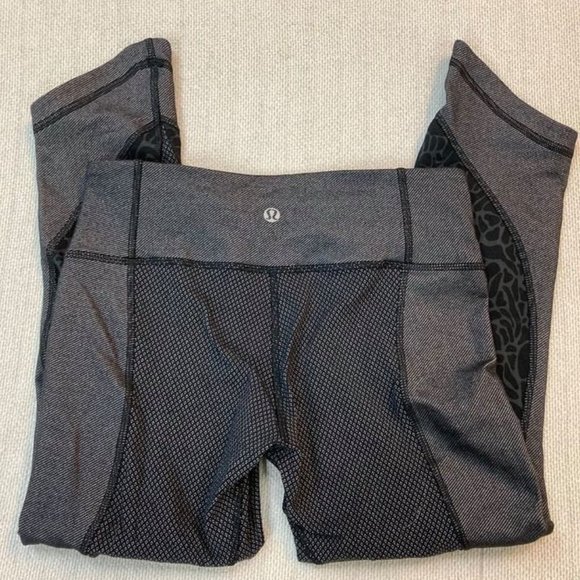 LULULEMON Wunder Under Crop *Sashiko- Luon. Cropped leggings. Size 4 - Picture 3 of 7